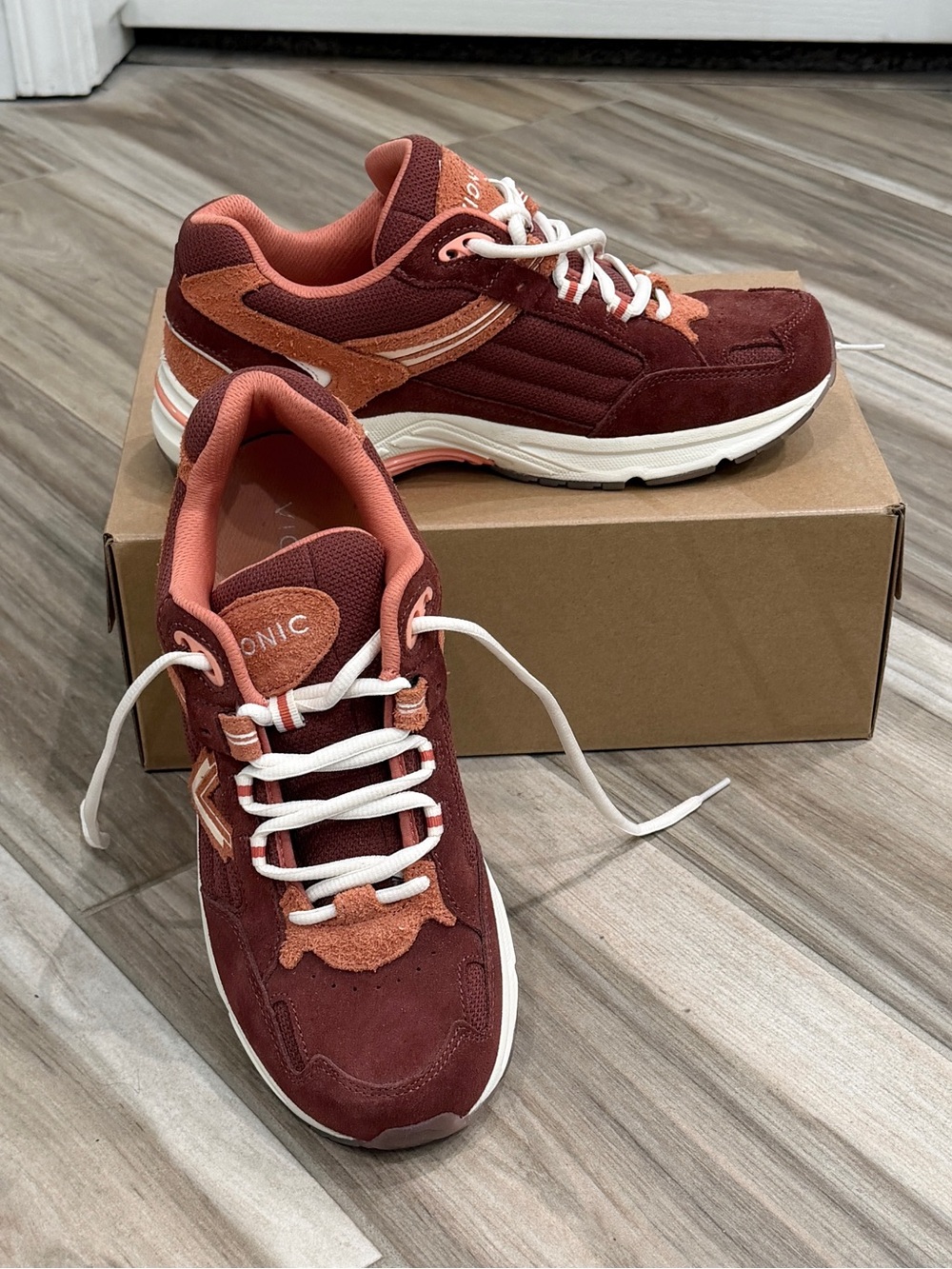 Women’s Vionic 23Walk 2.0 Sneakers size 10